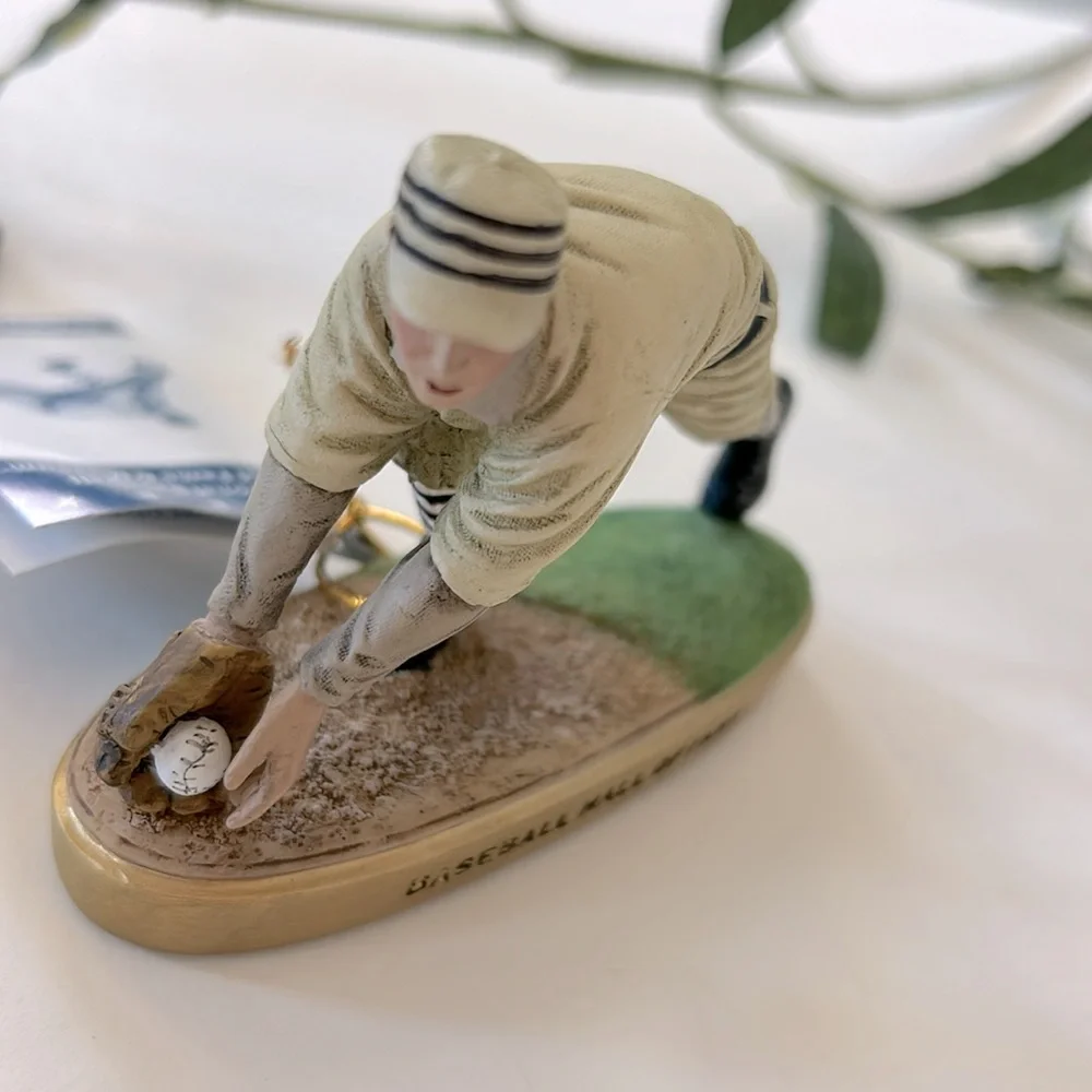 National Baseball Hall of Fame & Museum Sculpture Collection - Picture 5 of 10